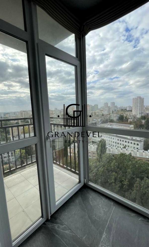 Business-class apartment in Solomianska 20A complex with premium design and amenities