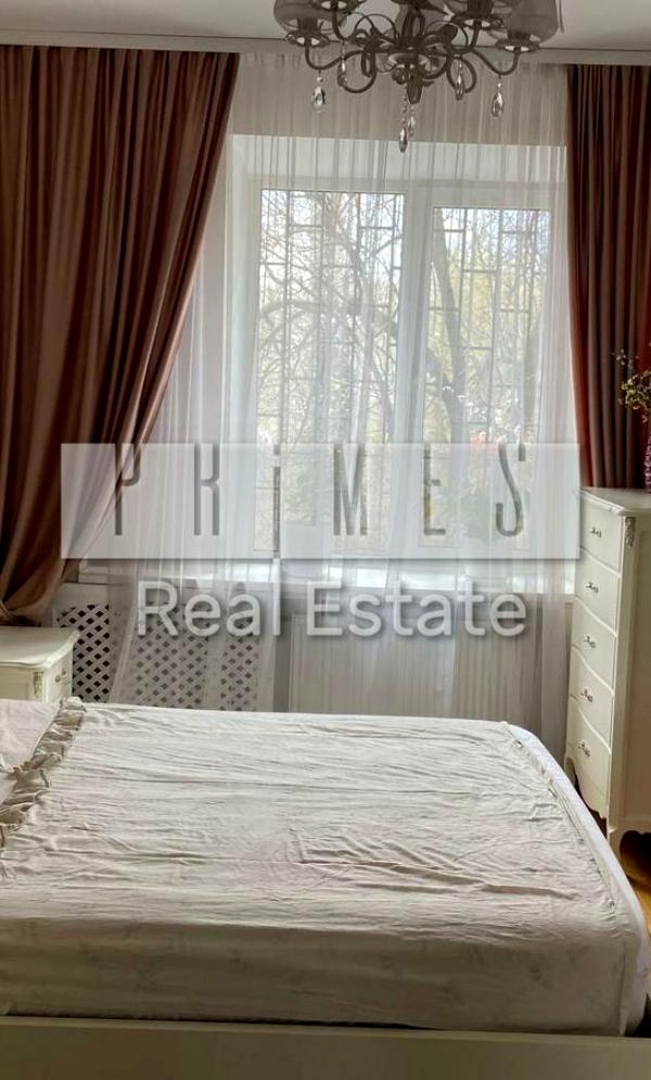 Spacious 2-bedroom apartment near metro
