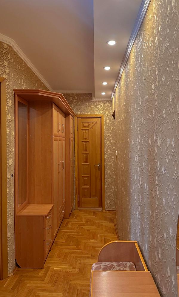 Spacious 2-room apartment in city center near Roshen store and Cinema Palace