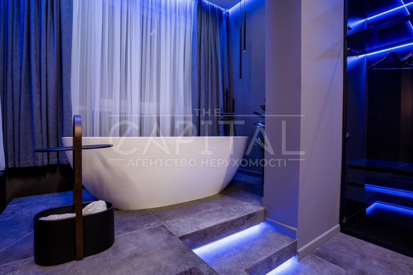 Stylish 2-bedroom apartment with unique design in Jack House, Pechersk