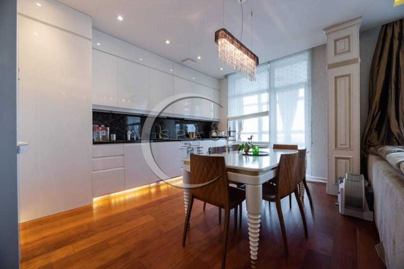 Stylish 3-room apartment with designer interior in Novopecherski Lipki residential complex