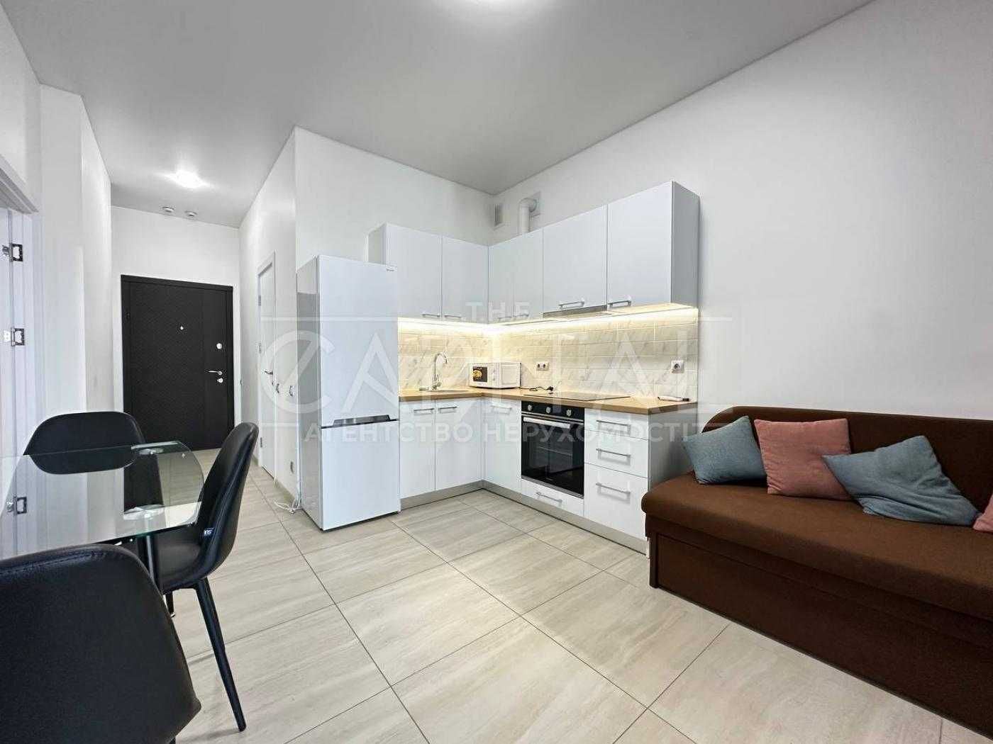 Stylish 2-Room Apartment in Yaroslaviv Grad Complex, Central Kyiv
