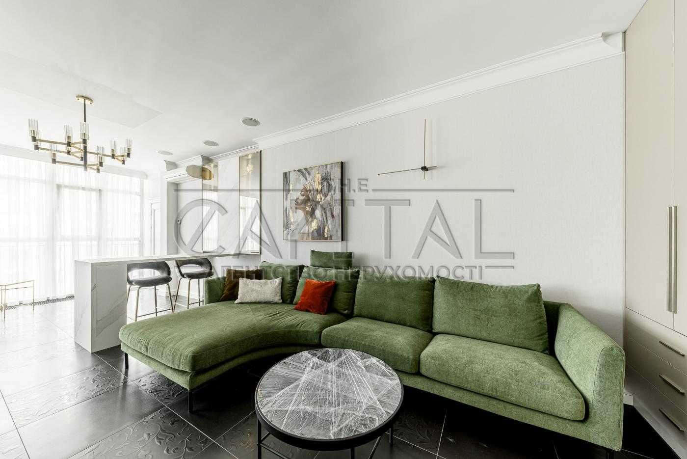 Luxury Apartment in Novopecherski Lipki Complex with Designer Renovation
