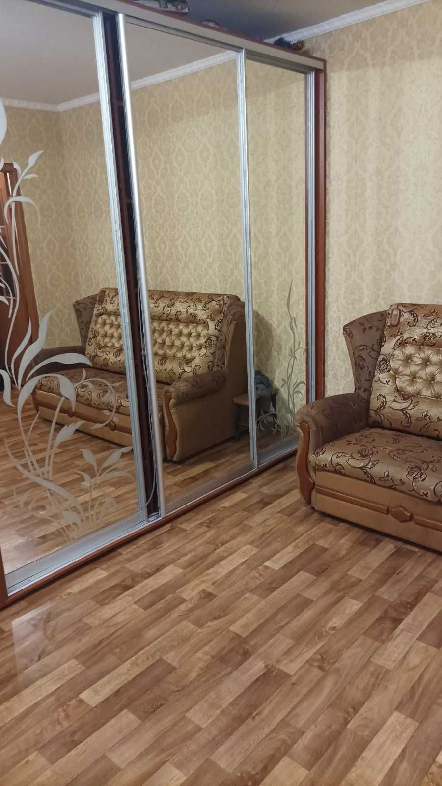 1-Room Apartment on Frunzensky with Balcony, Renovated