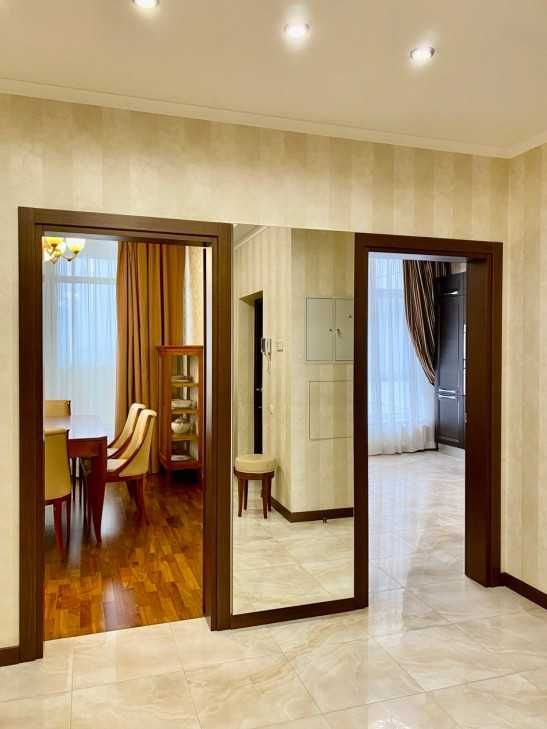 Spacious 3-bedroom apartment in Pechersk, near Zvirinetska metro