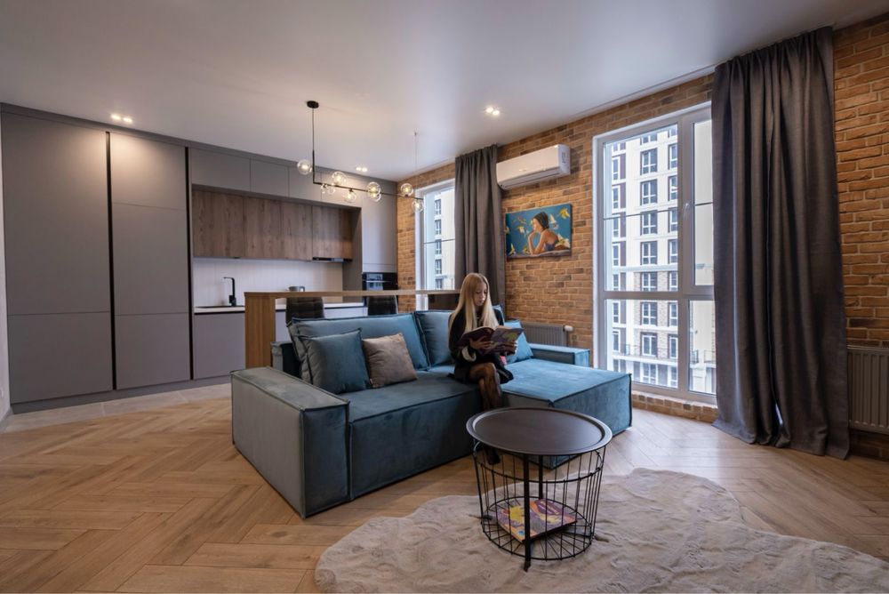 Designer 42m² Apartment with Fountain View in Manchester Building