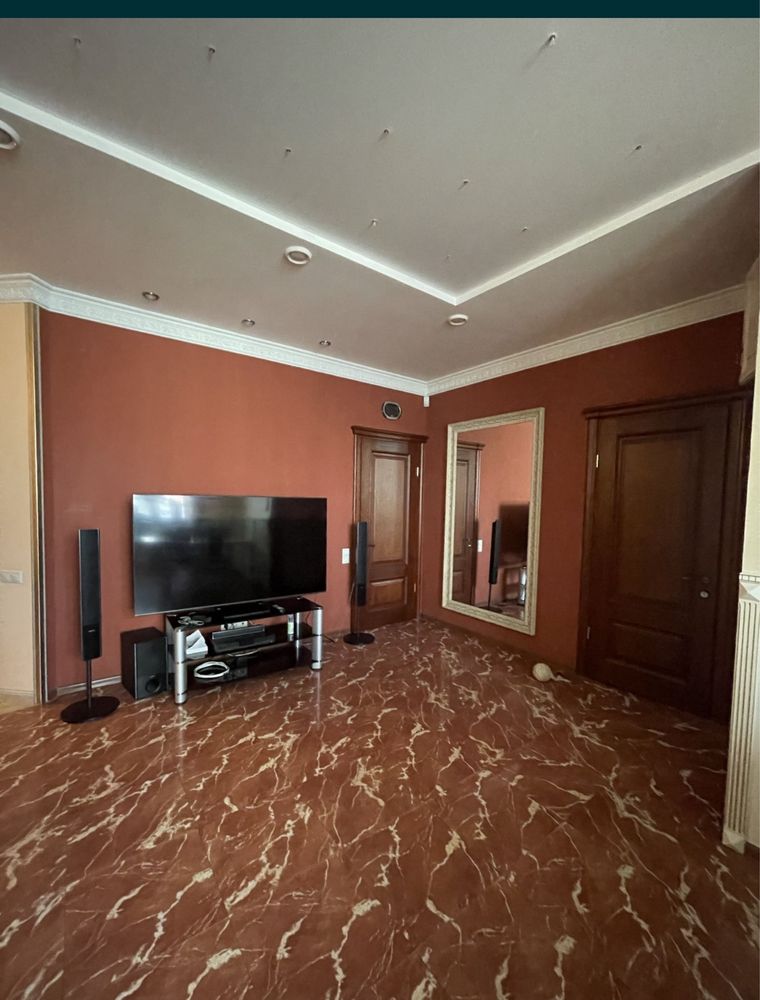 Spacious 3-Bedroom Apartment with Home Gym and Designer Renovation