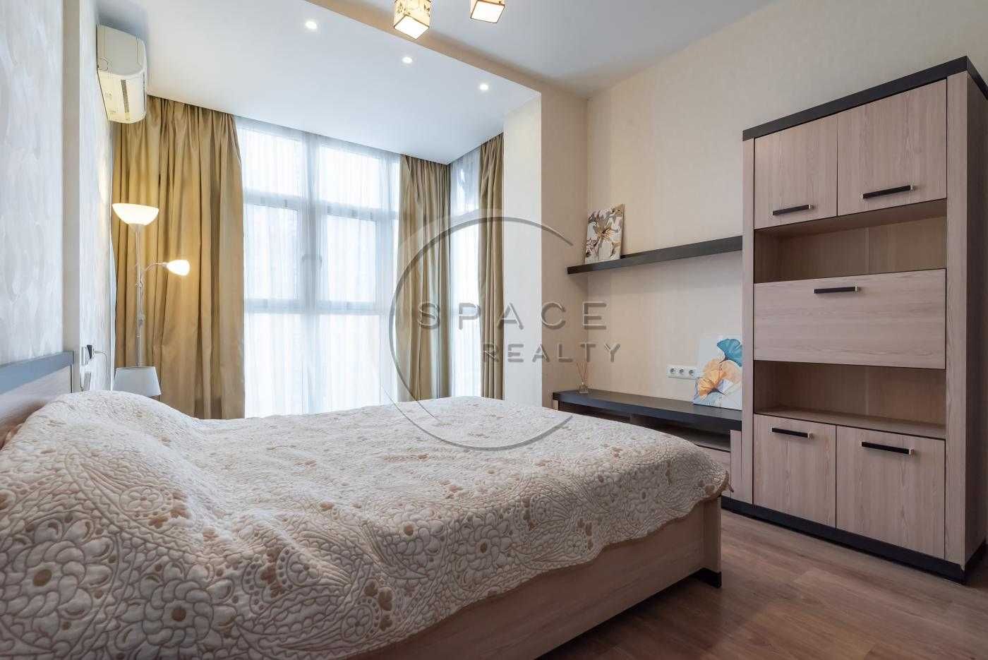 2-Room Apartment in Novopecherski Lipki Complex, Dragomirova Street