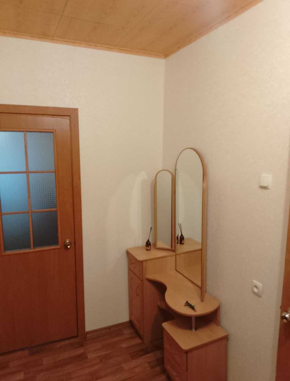 1-Room Apartment on Frunzensky with Balcony, Renovated