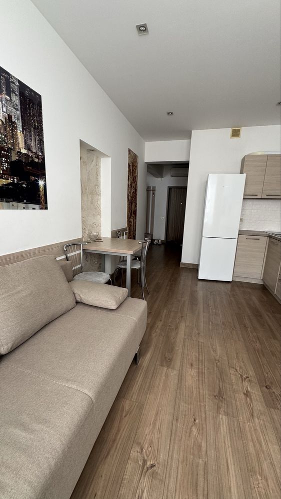 City View Studio Apartment with Urban Panorama