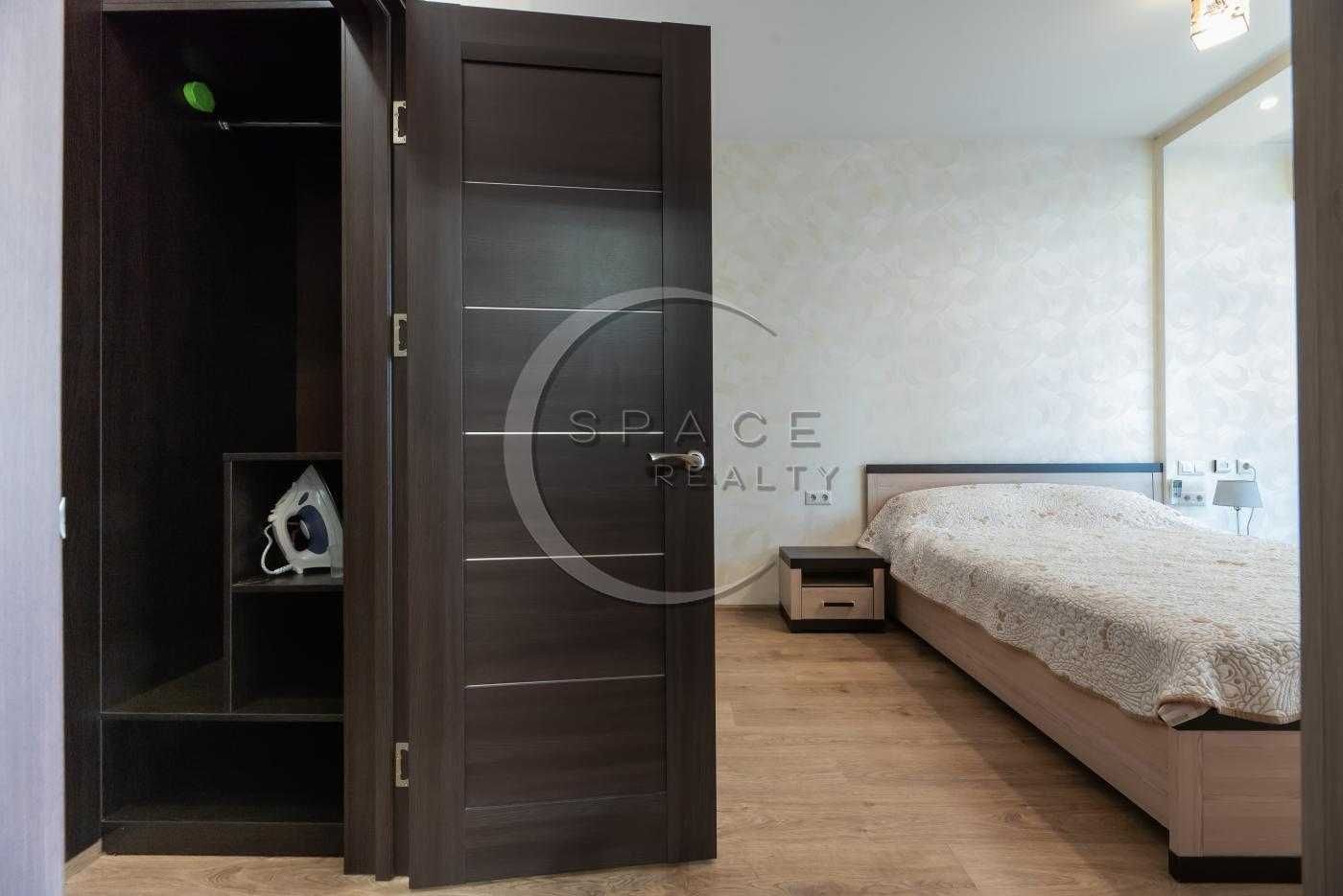 2-Room Apartment in Novopecherski Lipki Complex, Dragomirova Street