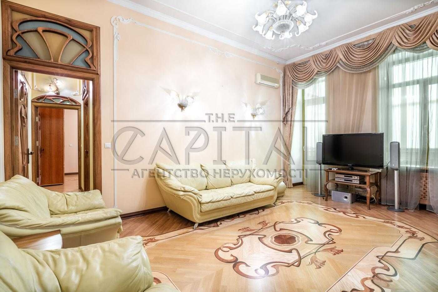 Spacious 3-bedroom apartment on Lva Tolstogo, 23 - Quiet Luxury in the City Center