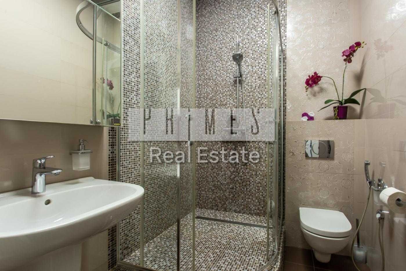 3-Bedroom Apartment in Pechersk District, Dragomirova Street 16