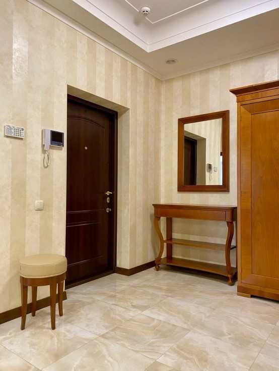 Spacious 3-bedroom apartment in Pechersk, near Zvirinetska metro