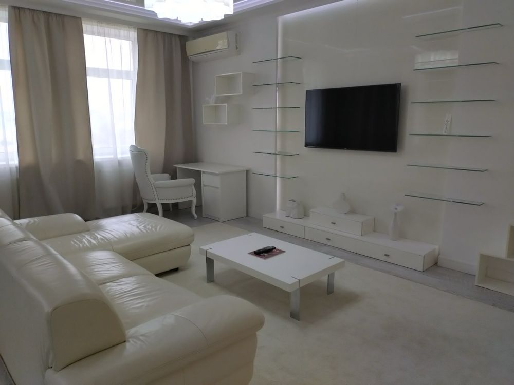 Spacious City Center Apartment near Gulliver Shopping Center