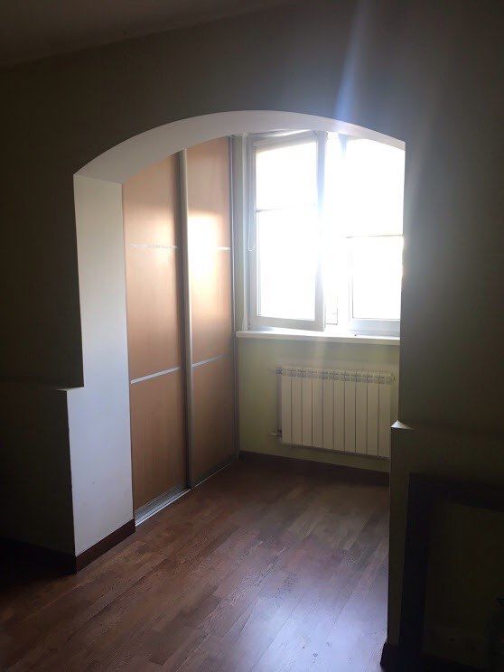 Spacious Apartment with Separate Rooms and Modern Amenities Near Chernihivska Metro