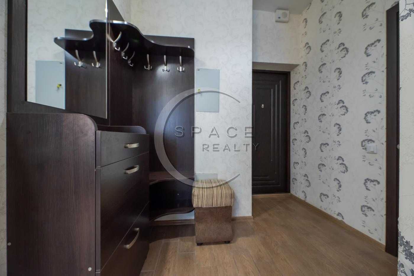 2-Room Apartment in Novopecherski Lipki Complex, Dragomirova Street