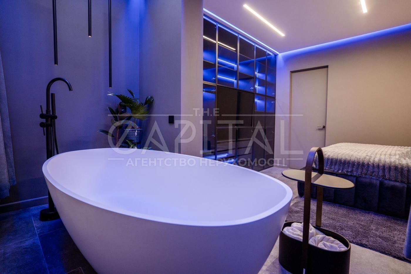 Stylish 2-bedroom apartment with unique design in Jack House, Pechersk