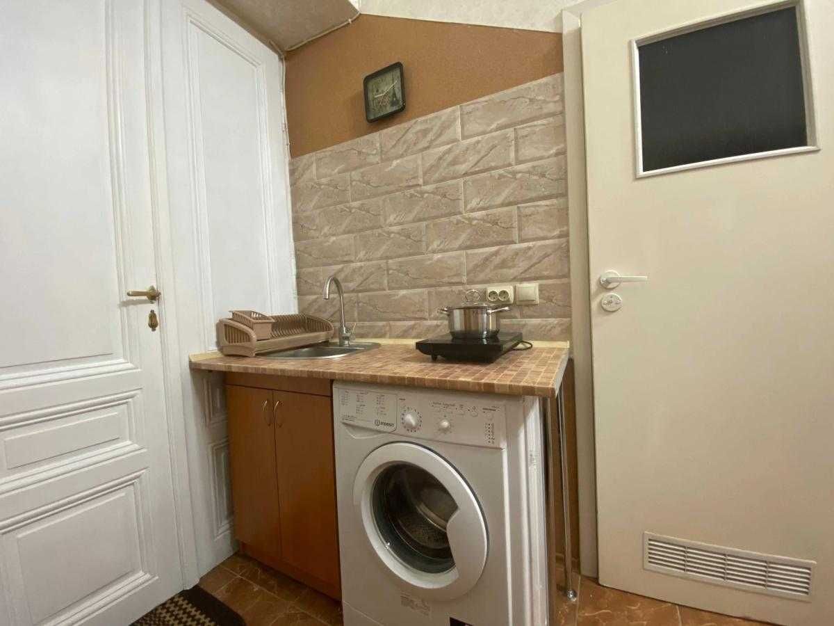Studio Apartment in City Center near Hrushevsky Monument