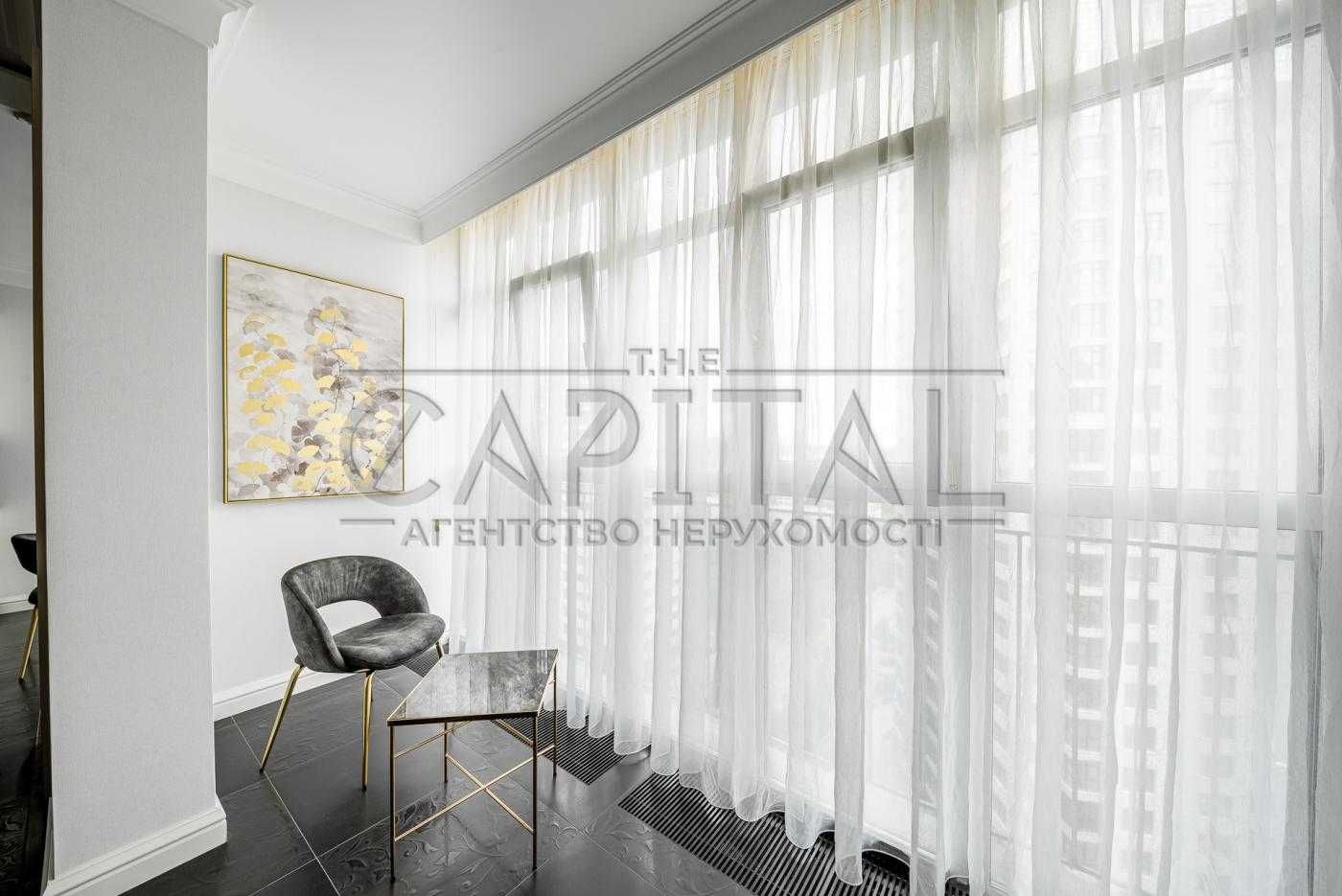 Luxury Apartment in Novopecherski Lipki Complex with Designer Renovation