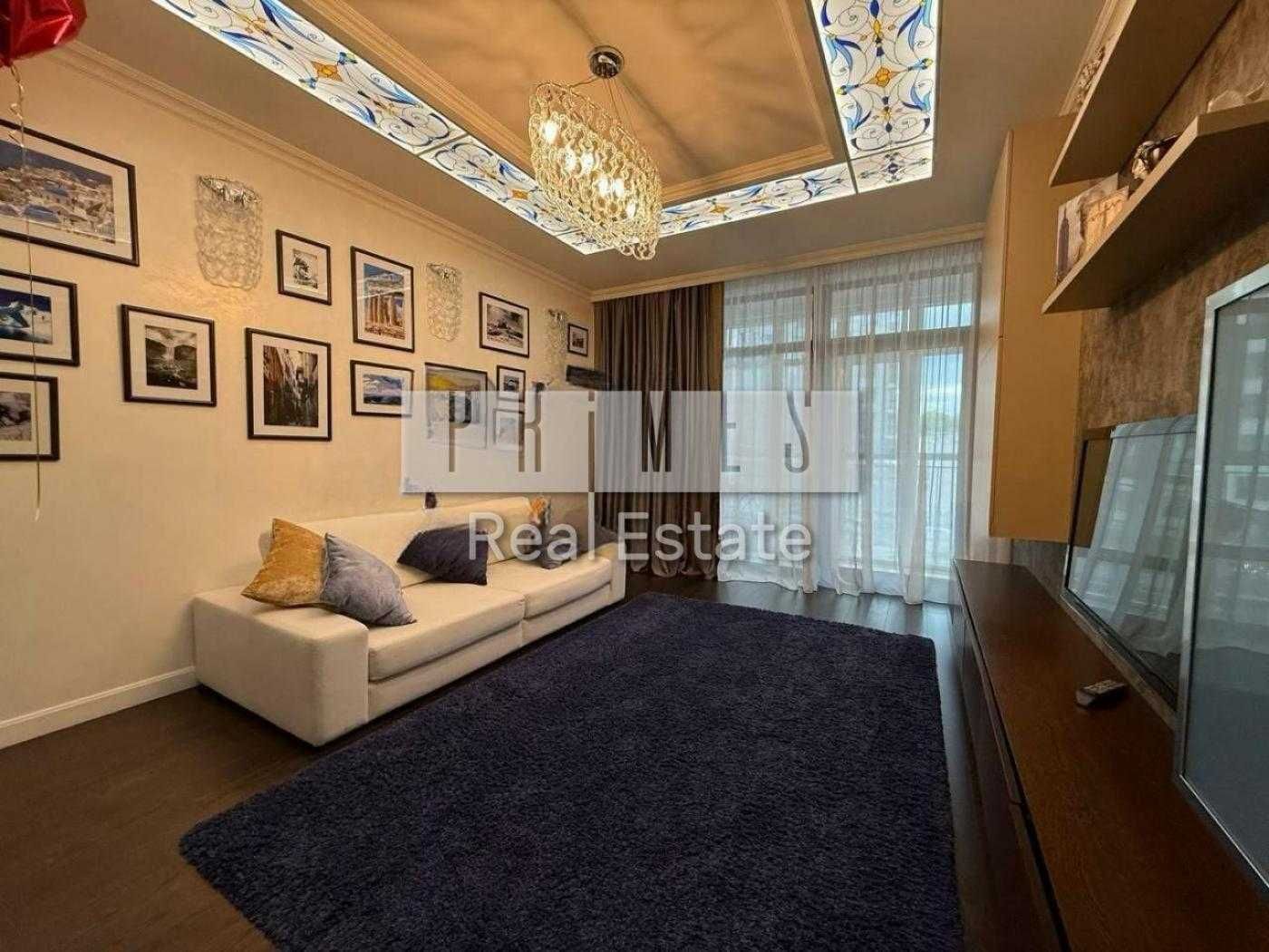 3-Bedroom Apartment in Pechersk District, Dragomirova Street 16