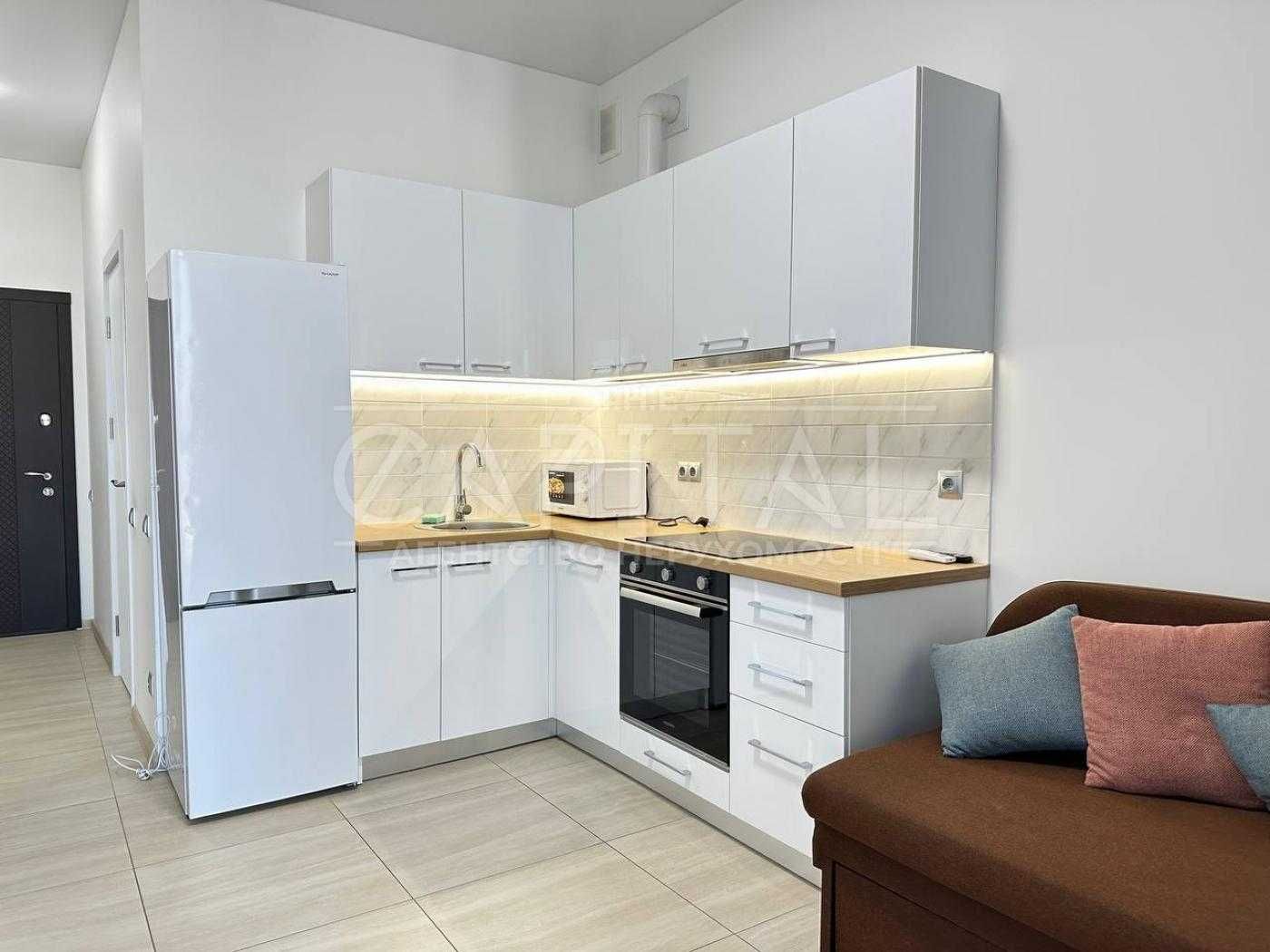 Stylish 2-Room Apartment in Yaroslaviv Grad Complex, Central Kyiv