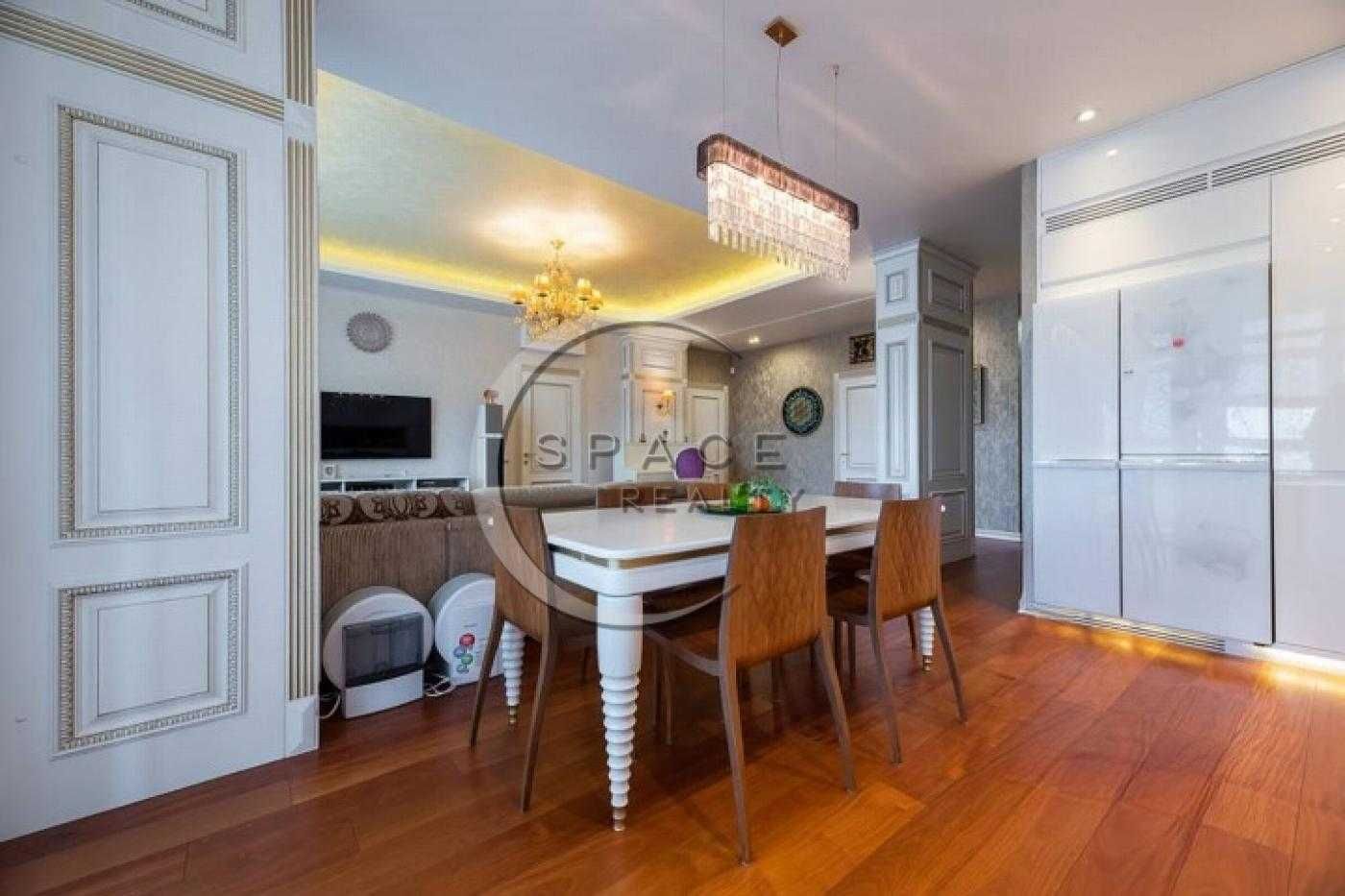 Stylish 3-room apartment with designer interior in Novopecherski Lipki residential complex