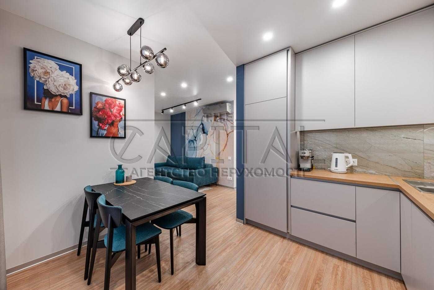 1-Bedroom Apartment in Oakland Complex, First Lease, Fully Equipped