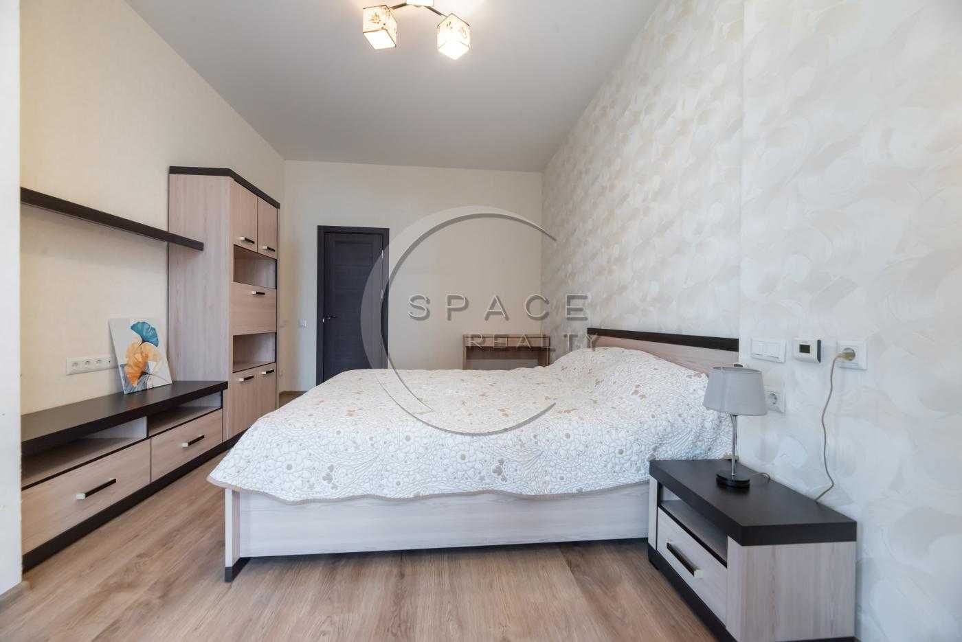 2-Room Apartment in Novopecherski Lipki Complex, Dragomirova Street