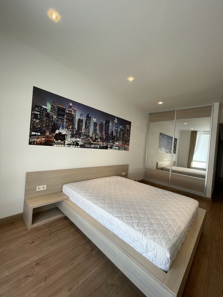 City View Studio Apartment with Urban Panorama