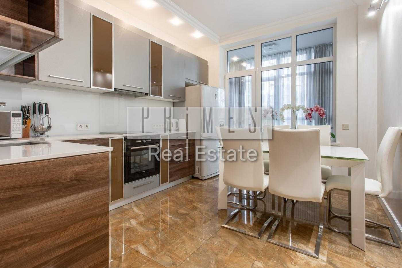 3-Bedroom Apartment in Pechersk District, Dragomirova Street 16