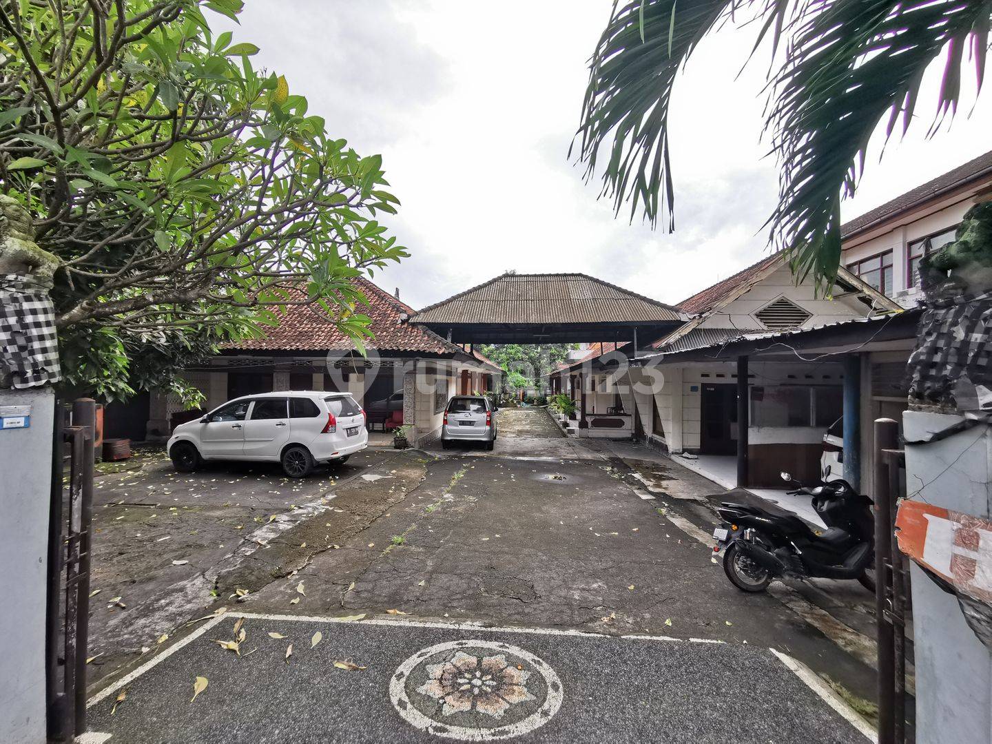Strategic Commercial Property in North Denpasar, Suitable for Office or Showroom